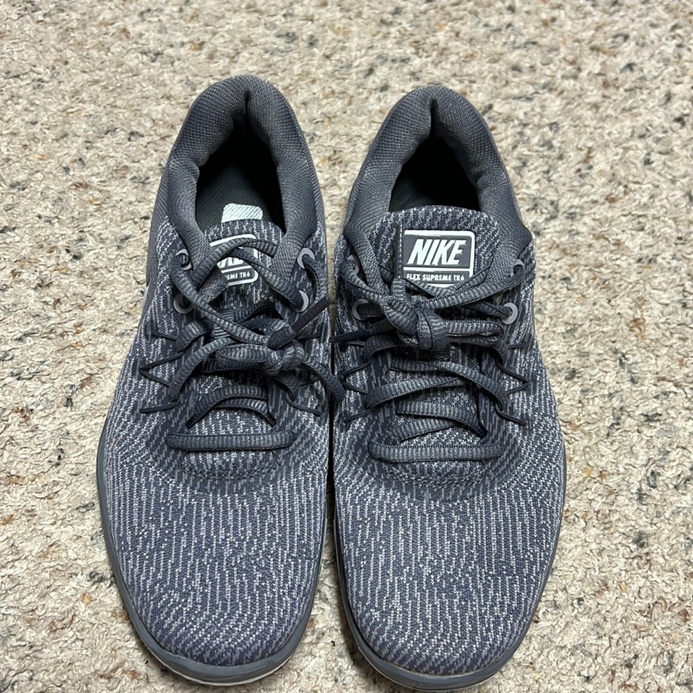 Wemons Nike flex supreme TR6 size 6.